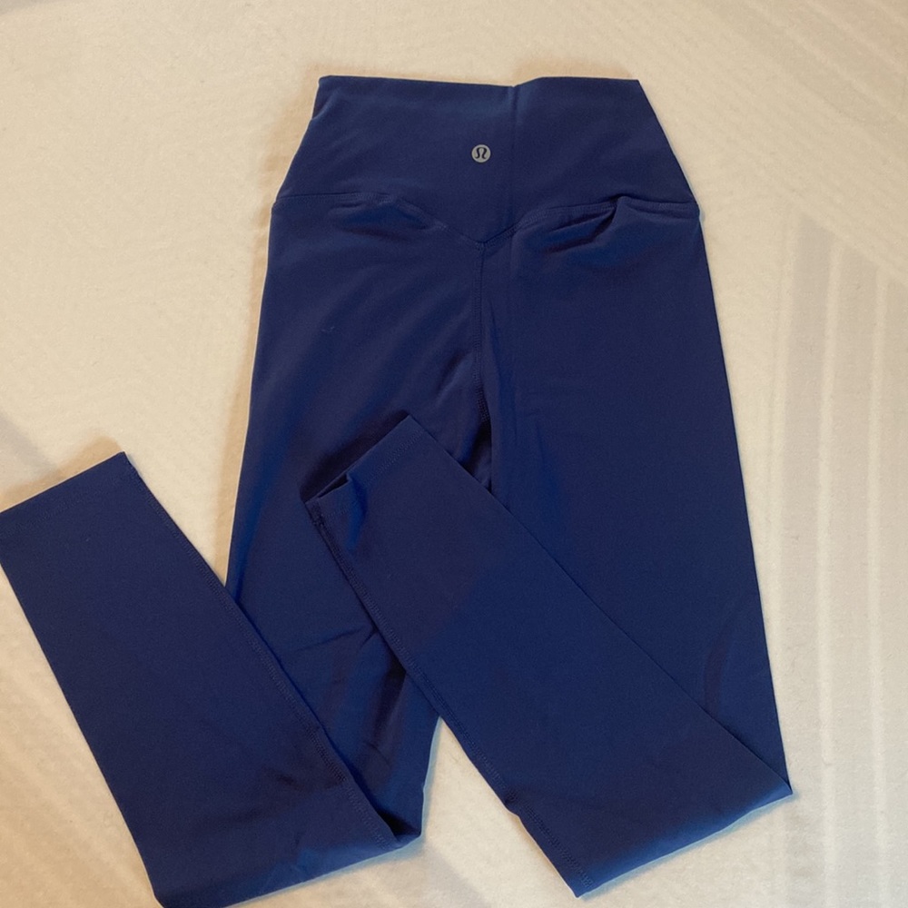 lululemon Align™ High-Rise Crop 23"
{new & like new} leggings size 2